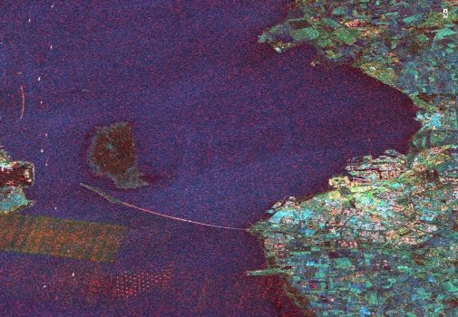 Radarbild (Sentinel-1) över Malmö och Öresund som visar förändringar av radarvågor. Foto Ian Brown. Radarbild (Sentinel-1) över Malmö och Öresund som visar förändringar av radarvågor över tid.