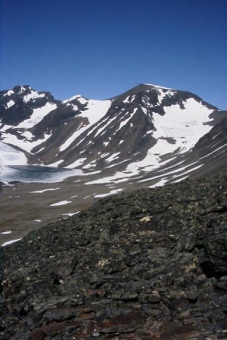 Sydöstra Kaskasatjåkkaglaciären and the Kebnetjåkka-Kebnepakte ridge